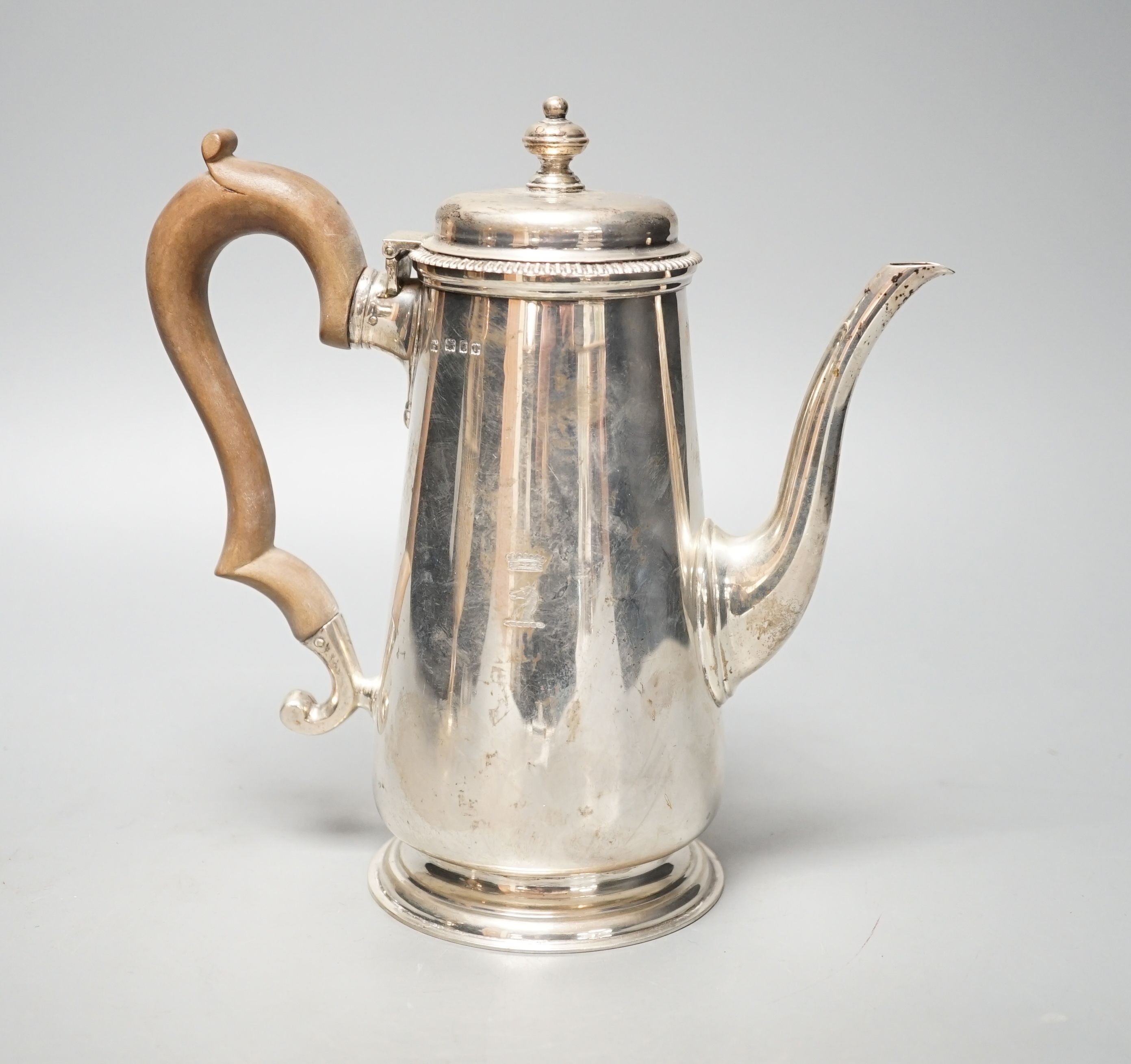 A George V silver coffee pot by Daniel & John Welby, London, 1928, height 21cm, gross weight 21.5oz.